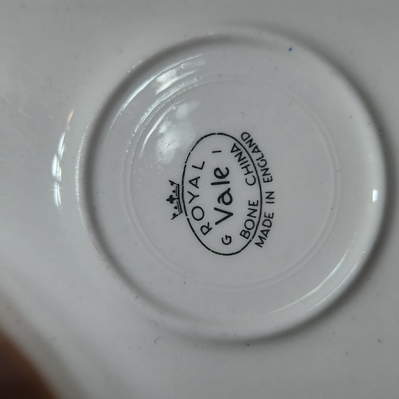 Royal Vale Teacup and Saucer - Picture 6 of 7